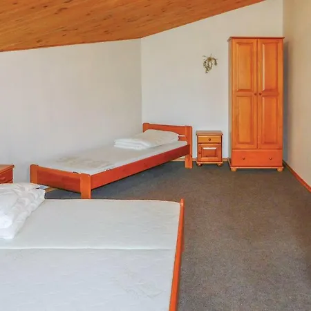 بيت للعطل Six Bedroom Holiday In Mlynky *