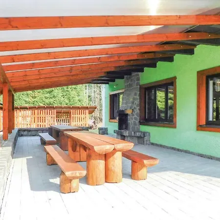 Six Bedroom Holiday In Mlynky