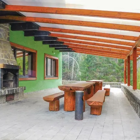 بيت للعطل Six Bedroom Holiday In Mlynky Bana Lucia